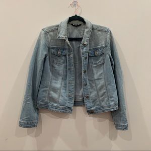 Light wash denim jacket 🐳